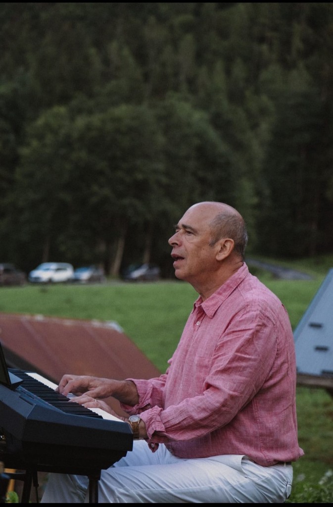 Portrait de Jacques Dalliance au piano